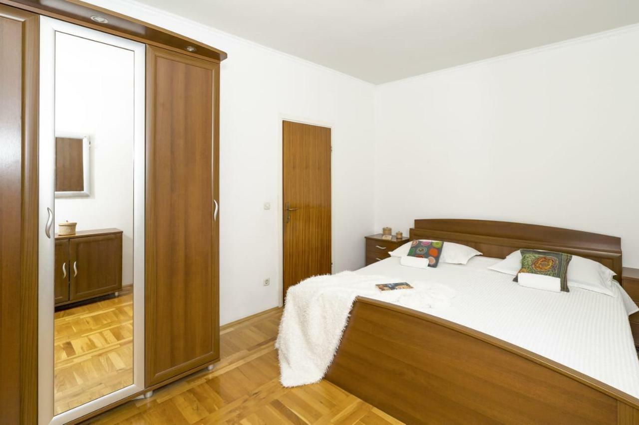 Little Place Near Sea Apartman Apartment Jesenice  Luaran gambar